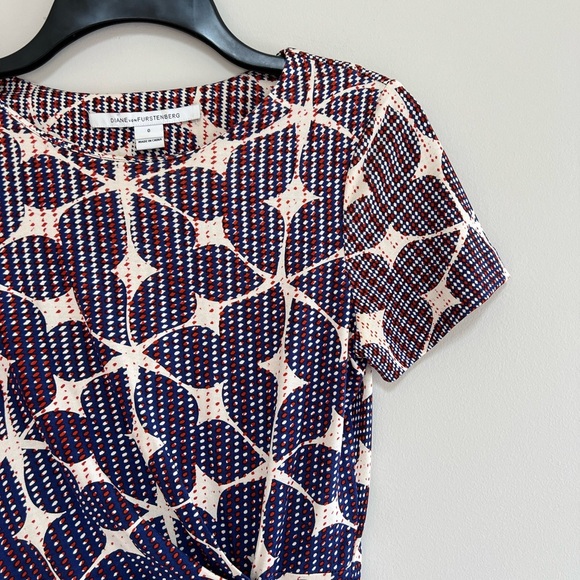 Diane von Furstenberg ‘Zoe’ Printed Silk Jersey Dress in Navy Red Cream, sz 0 - Picture 5 of 12